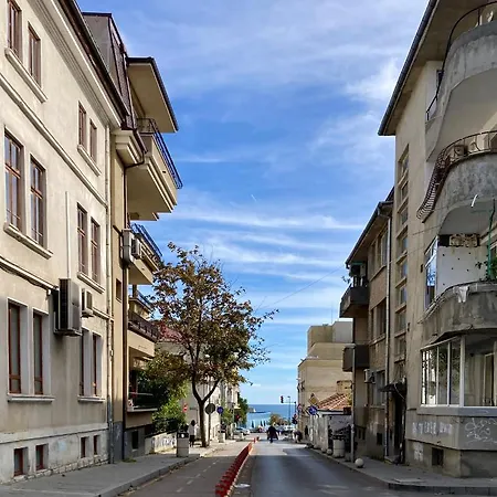 Sea Stories Apartment